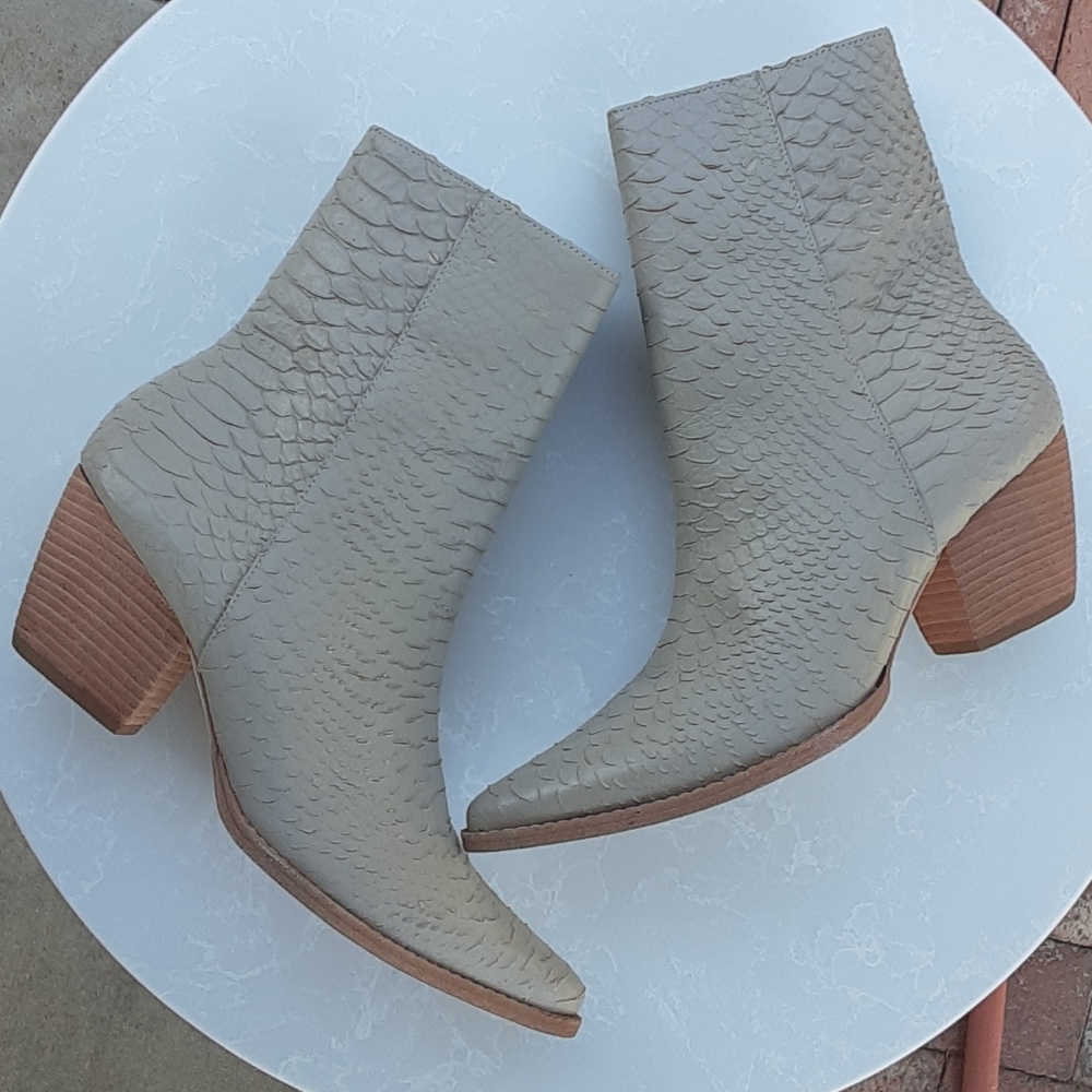 Ivory snake pointed booties